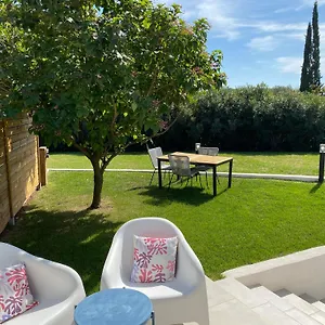 Logement Independant Dans Avec Jardin , Ventabren France